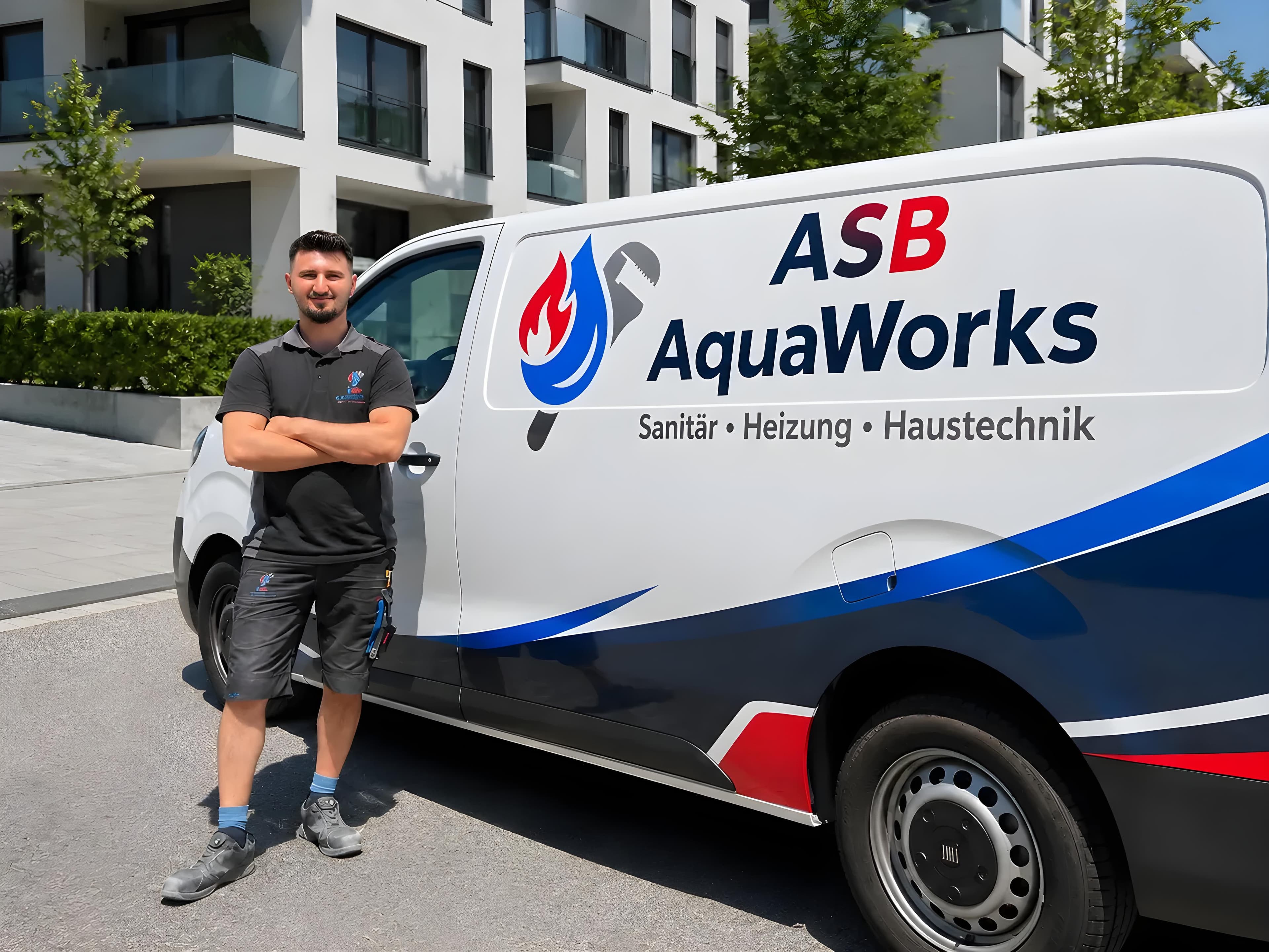 Armend Shala vor dem Firmenwagen der ASB AquaWorks GmbH